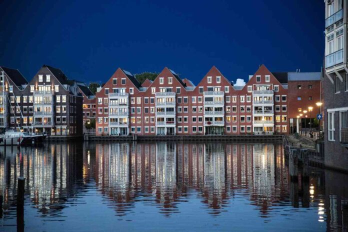 netherlands_waterfront_100kb